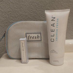 NEW FRESH 2 PIECE BATH ITEMS + COSMETIC BAG